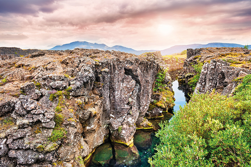 image 1 Falaises et fissures profondes dans le parc national de Thingvellir Islande 29 it 499727006