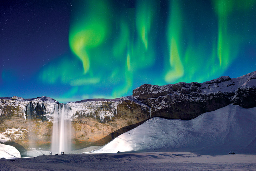image Islande cascade skogafoss vert aurora neige hiver 10 it_694412914