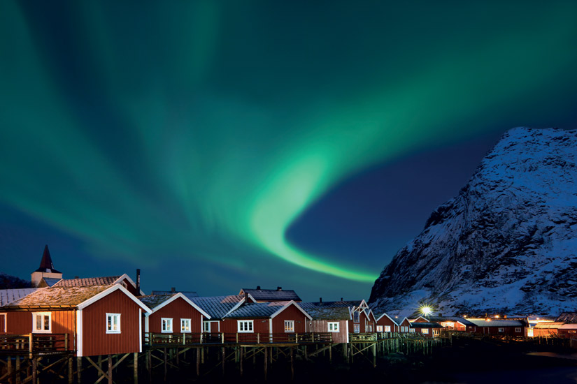 image Norvege reine iles lofoten aurore boreale nuit effet lumineaux 41 it_155374708